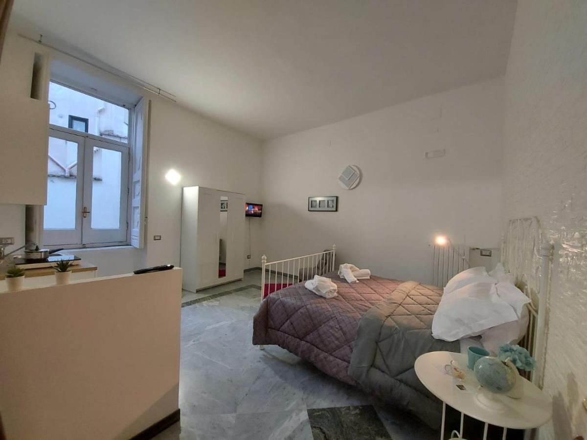 Le Ginestre In Centro Bed and Breakfast Σαλέρνο Εξωτερικό φωτογραφία
