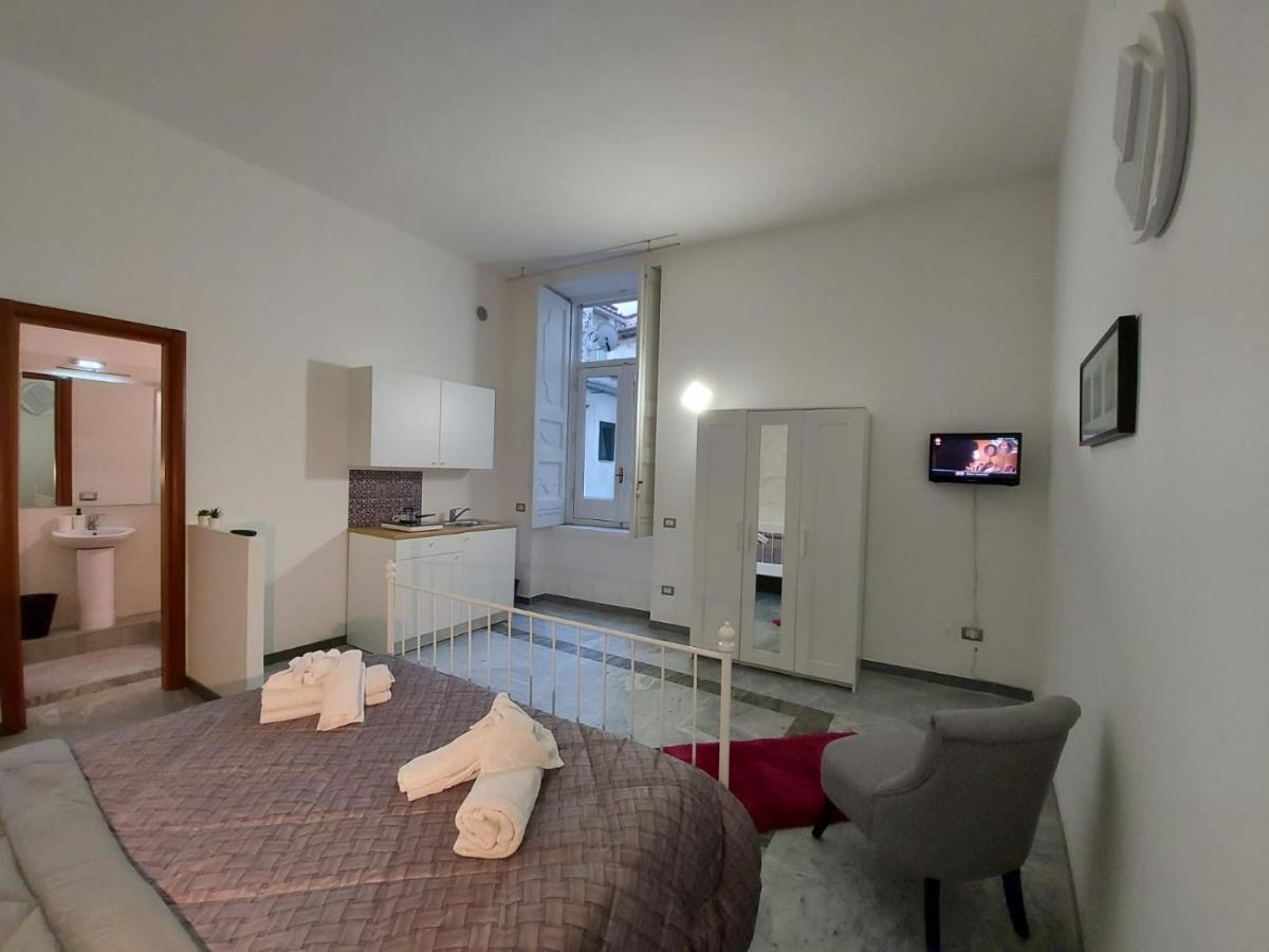 Le Ginestre In Centro Bed and Breakfast Σαλέρνο Εξωτερικό φωτογραφία