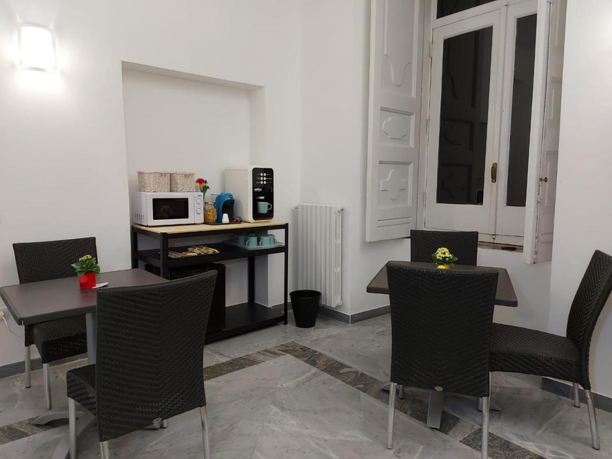 Le Ginestre In Centro Bed and Breakfast Σαλέρνο Εξωτερικό φωτογραφία