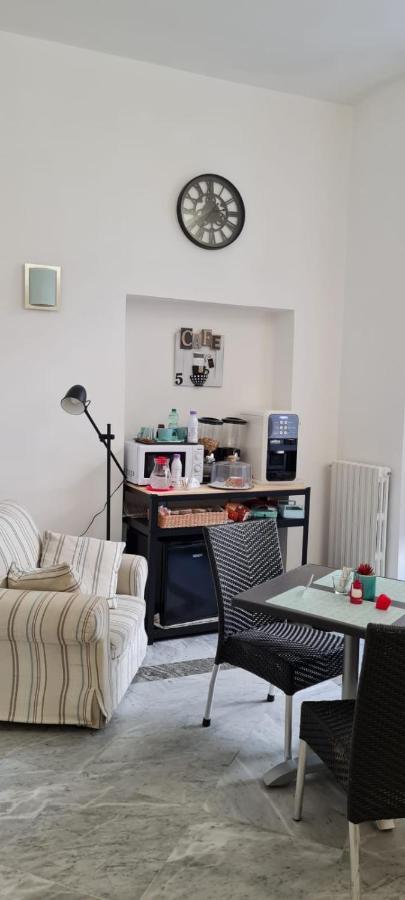 Le Ginestre In Centro Bed and Breakfast Σαλέρνο Εξωτερικό φωτογραφία
