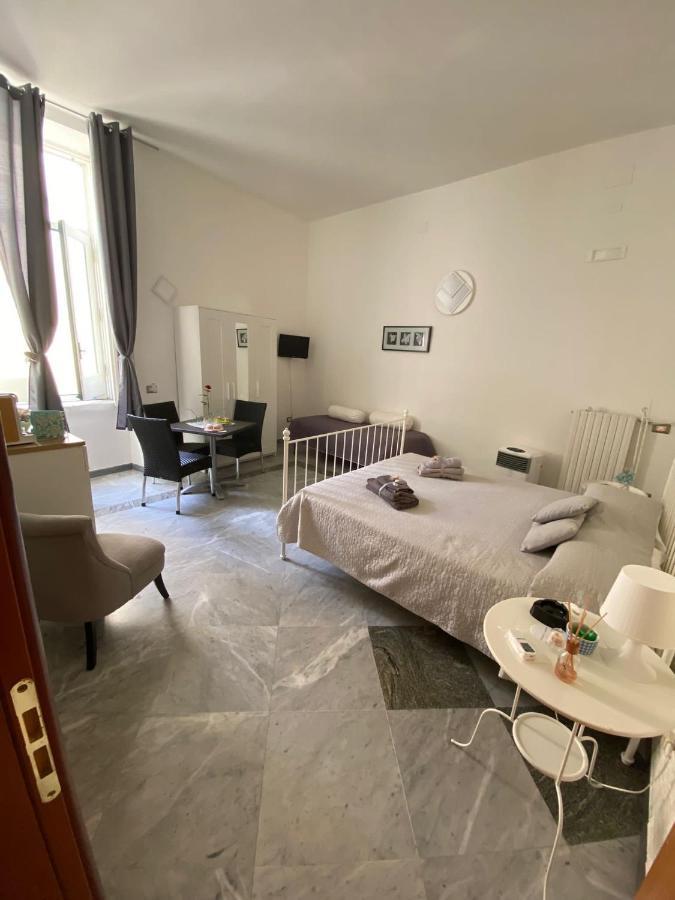 Le Ginestre In Centro Bed and Breakfast Σαλέρνο Εξωτερικό φωτογραφία