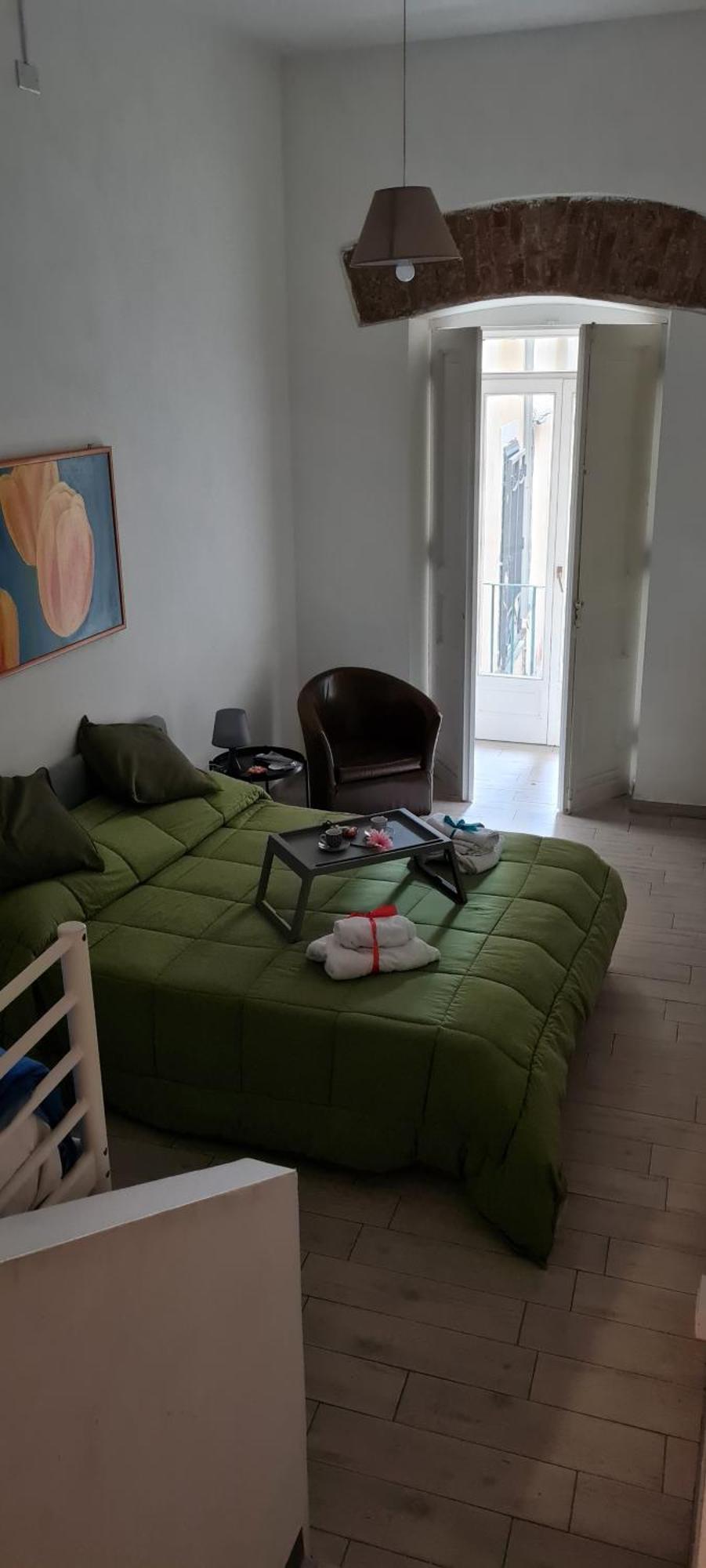 Le Ginestre In Centro Bed and Breakfast Σαλέρνο Δωμάτιο φωτογραφία