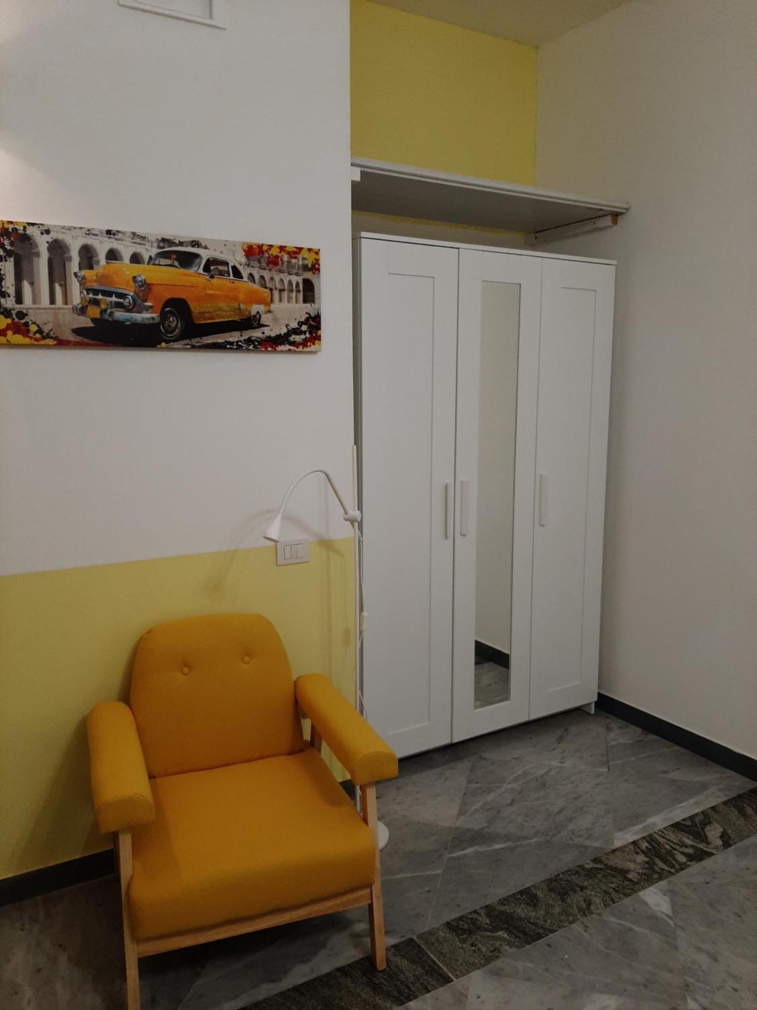 Le Ginestre In Centro Bed and Breakfast Σαλέρνο Δωμάτιο φωτογραφία